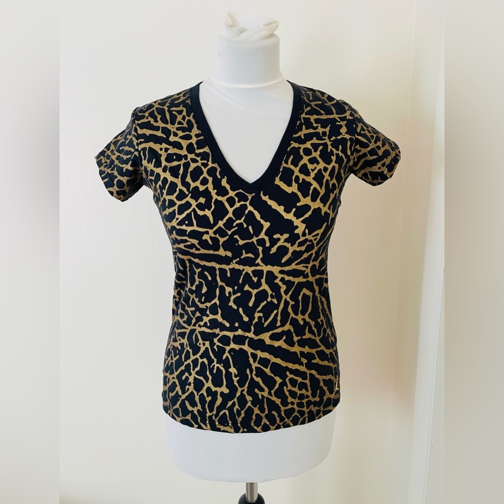 Air Jordan Women T Shirt S Black Gold Short Sleeves Artsy V-Neck Athleisure